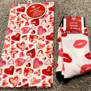 New with tags Heart and Lip Print Socks Set